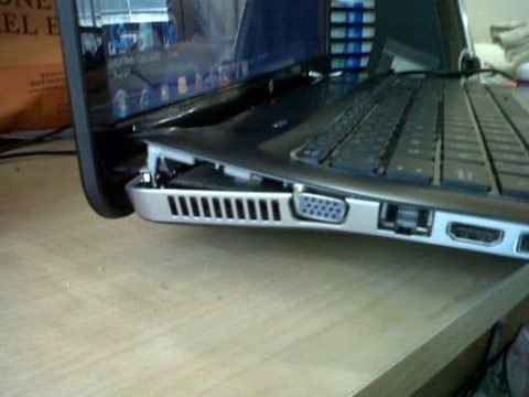 Notebook com a carcaça quebrada